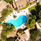 Vista-aerea-della-piscina-privata-del-Borgo-exclusive-1