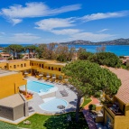 Outdoor pool (9)