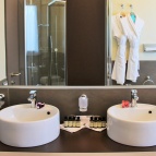 executive room bathroom (5)