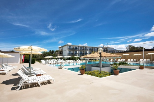 piscina-hotel-elle-athena-resort-01
