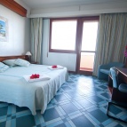 DOUBLE ROOM.