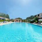 nexus-hotels-residence-gli-ontani-piscina-02