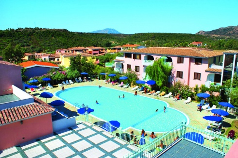 nexus-hotels-residence-gli-ontani-piscina-01